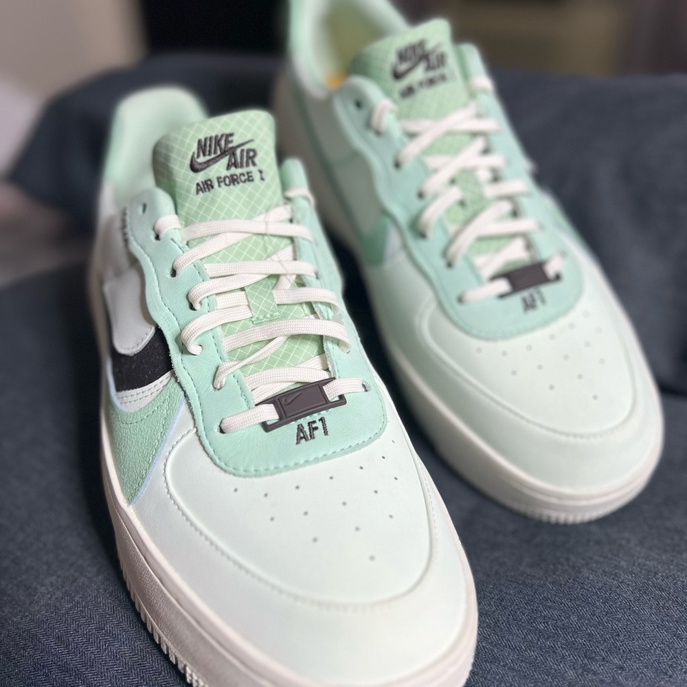 Nike Air Force 1 PLT.AF.ORM
Barely Green (Women's)